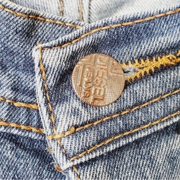 Diesel Jeans Guc. Slight Hole Front of Leg, Hardly Noticeable, Shown Last Pic. - Picture 7 of 10